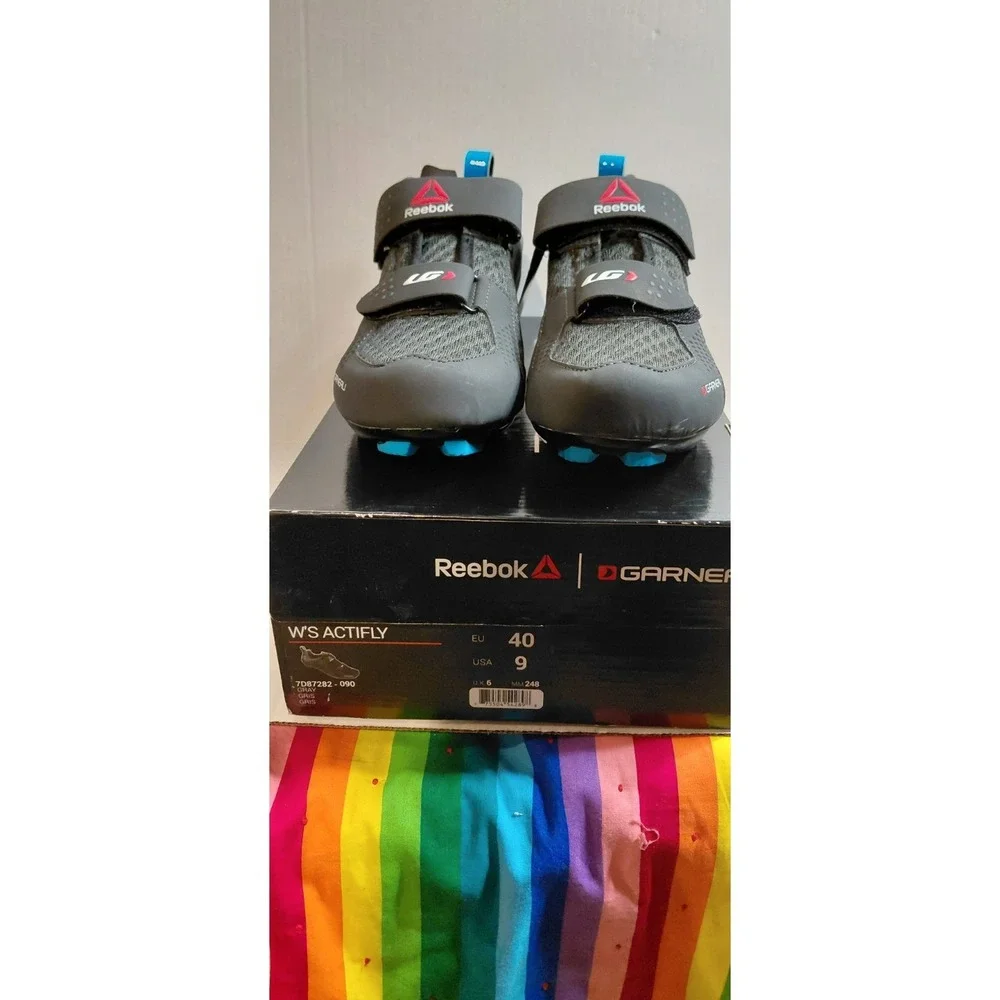 NWOT - Garneau Women’s Gray Athletic Cycling Shoes with Blue Accents Size 9